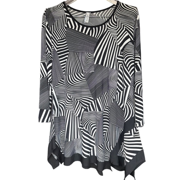 Geometric Black and White Tunic‎ Top Sz 1X - Picture 1 of 5